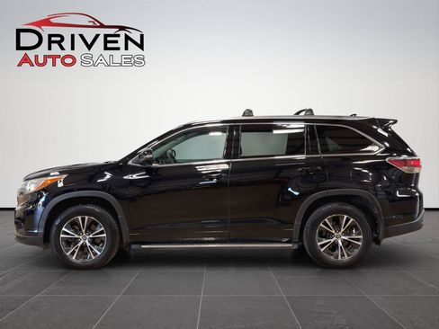 Used 2016 Toyota Highlander XLE FWD image 1