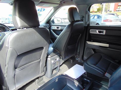 Used 2021 Ford Explorer Limited image 15