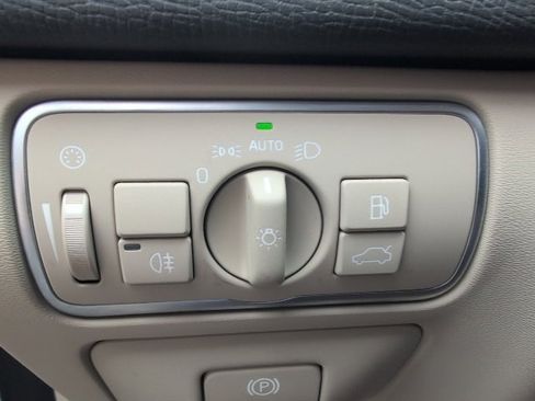 Used 2015 Volvo XC60 T6 Platinum image 22