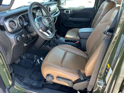 Used 2023 Jeep Gladiator Rubicon w/ LED Lighting Group AWD/4WD image 9