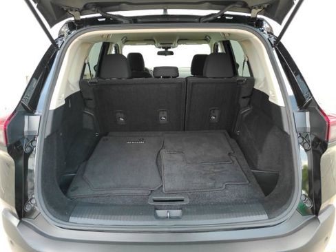 Used 2023 Nissan Rogue S FWD image 23