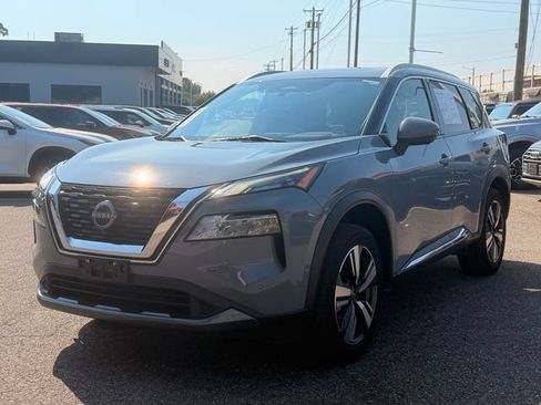 Used 2023 Nissan Rogue SL w/ SL Premium Package FWD image 9