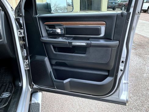 Used 2018 RAM 1500 Laramie image 17