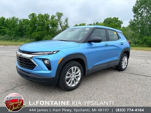 Used 2025 Chevrolet TrailBlazer LS FWD image 1