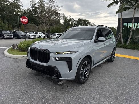 Used 2023 BMW X7 xDrive40i w/ M Sport Package AWD/4WD image 9