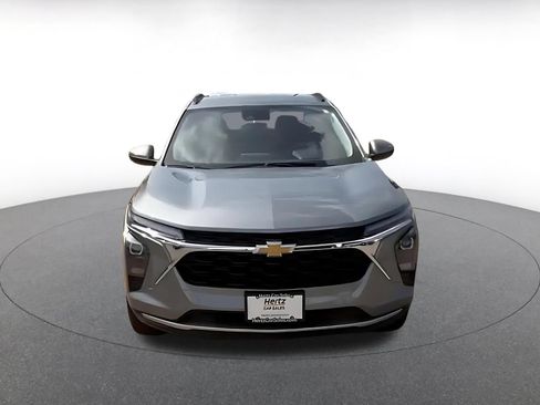 Used 2025 Chevrolet Trax LT FWD image 4