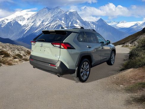 Used 2023 Toyota RAV4 XLE Premium image 5