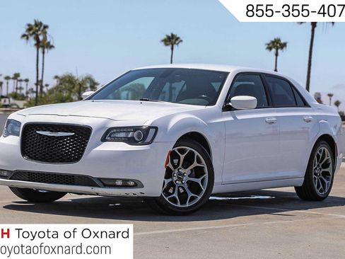 Used 2018 Chrysler 300 S RWD image 1