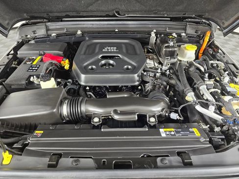 Used 2022 Jeep Wrangler Unlimited Sahara 4xe image 9