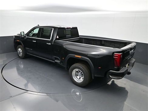New 2026 GMC Sierra 3500 Denali w/ Denali Reserve Package image 19