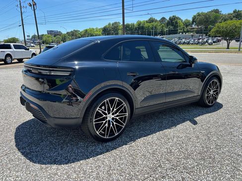 Used 2025 Porsche Macan Electric RWD image 7
