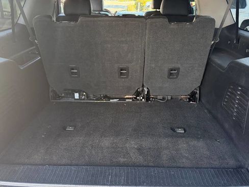 Used 2018 Chevrolet Suburban LT image 26
