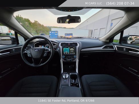 Used 2017 Ford Fusion SE w/ Fusion SE Technology Package FWD image 17