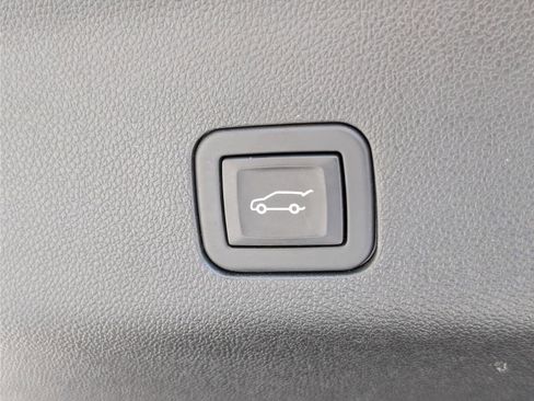 Used 2024 GMC Yukon SLT AWD/4WD image 16