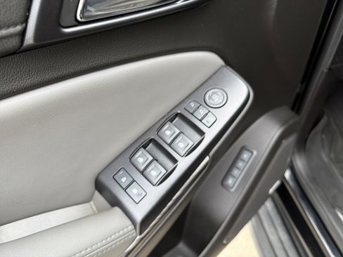 Used 2017 Chevrolet Suburban LT image 15
