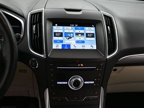 Used 2019 Ford Edge Titanium w/ Cold Weather Package AWD/4WD image 17