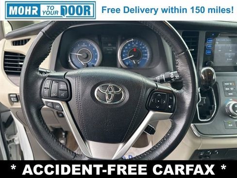 Used 2017 Toyota Sienna XLE Premium image 12