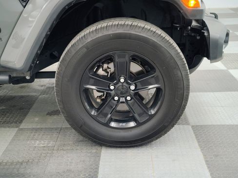 Used 2020 Jeep Wrangler Unlimited Sahara AWD/4WD image 14