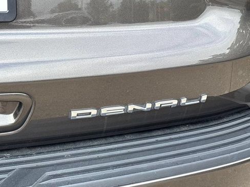 Used 2021 GMC Yukon Denali w/ Denali Premium Package AWD/4WD image 7
