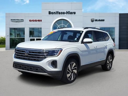 Used 2025 Volkswagen Atlas SE AWD/4WD image 3