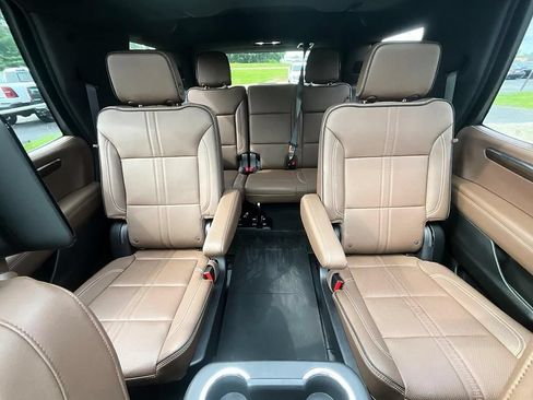 Used 2025 Chevrolet Tahoe High Country AWD/4WD image 40