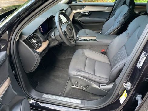 Certified 2025 Volvo XC90 B6 Core AWD/4WD image 10