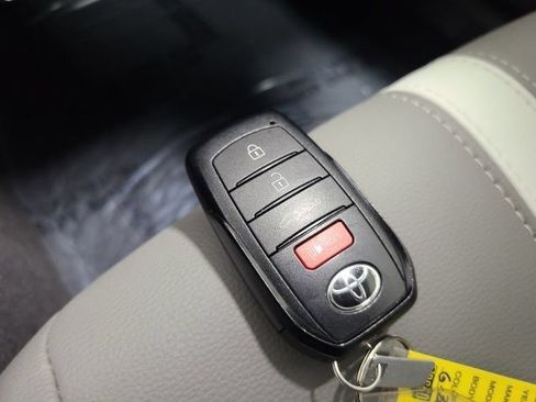 Used 2026 Toyota Camry SE w/ Convenience Package FWD image 28