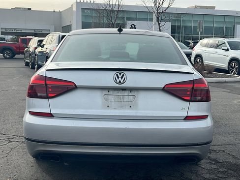 Used 2018 Volkswagen Passat GT image 6