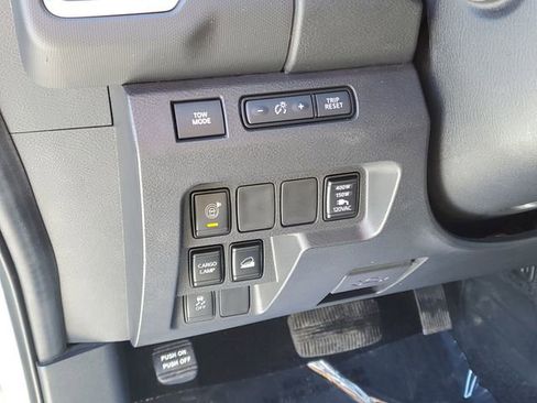 Used 2022 Nissan Frontier SV image 13