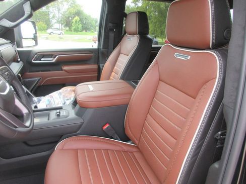 New 2026 GMC Sierra 2500 Denali Ultimate AWD/4WD image 12