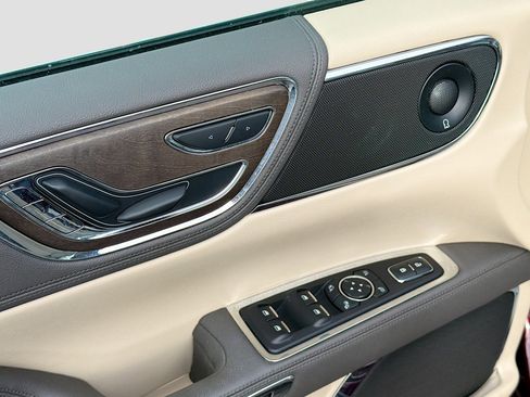 Used 2020 Lincoln Continental AWD w/ Premium Package image 18