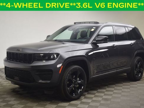 Used 2023 Jeep Grand Cherokee Altitude image 3