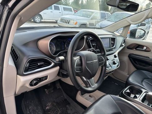 Used 2020 Chrysler Voyager Lxi image 12