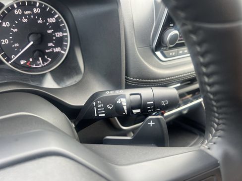 Certified 2025 Nissan Rogue SV AWD/4WD image 11