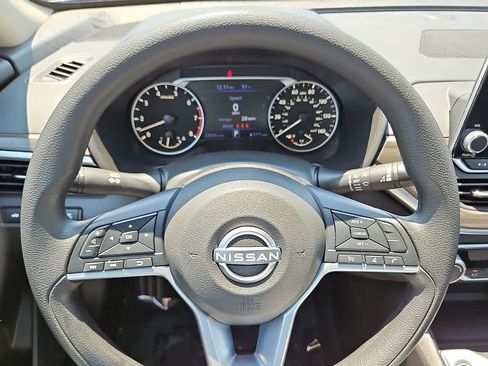 Used 2025 Nissan Altima 2.5 SV FWD image 18