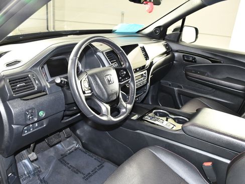 Certified 2024 Honda Passport Black Edition image 2