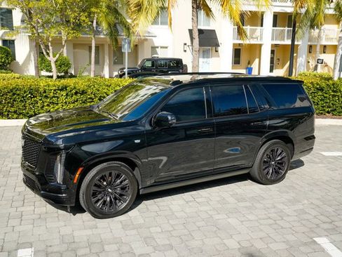 Used 2025 Cadillac Escalade Sport Platinum w/ LPO, ONYX Package image 10