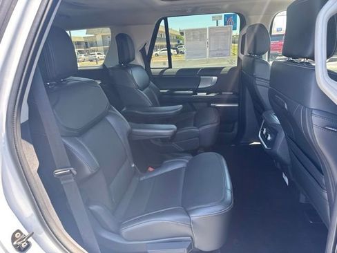 Used 2025 Ford Expedition Platinum AWD/4WD image 22
