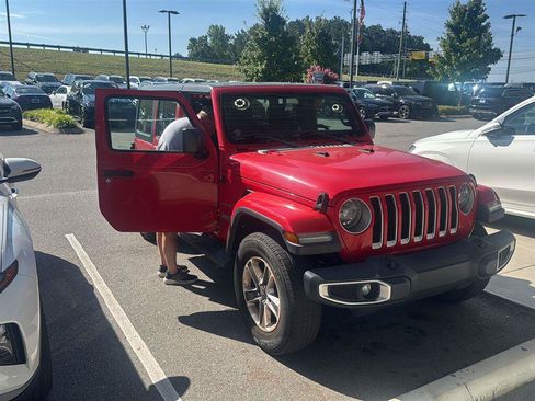 Used 2019 Jeep Wrangler Unlimited Sahara AWD/4WD image 2
