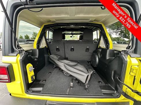 Used 2022 Jeep Wrangler Unlimited Sahara w/ Cold Weather Group image 12