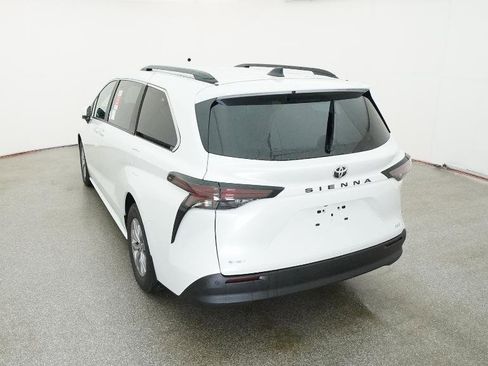 New 2026 Toyota Sienna XLE FWD image 9
