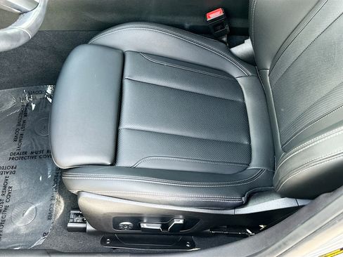 Used 2024 BMW 330i Sedan w/ M Sport Package RWD image 19