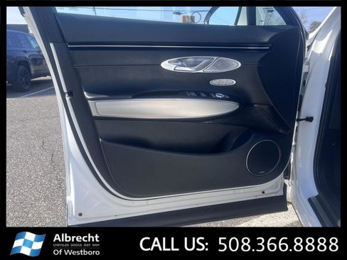 Used 2022 Genesis GV70 2.5T w/ Select Package AWD/4WD image 11