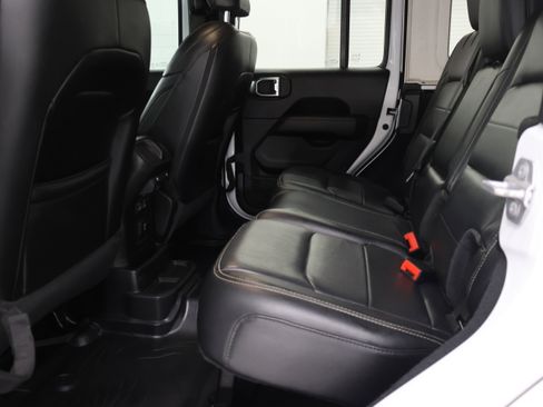 Used 2019 Jeep Wrangler Unlimited Sahara AWD/4WD image 32