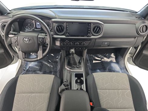 Used 2022 Toyota Tacoma TRD Sport image 9