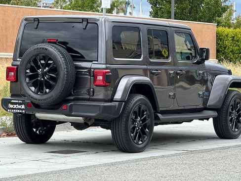 Used 2025 Jeep Wrangler Unlimited Sahara AWD/4WD image 4
