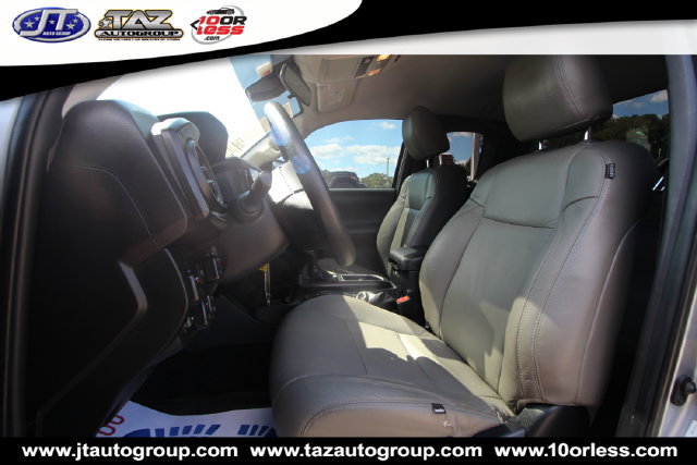 Used 2020 Toyota Tacoma SR AWD/4WD image 10