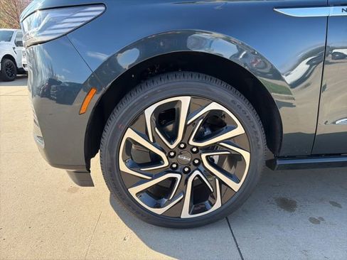 New 2026 Lincoln Navigator Reserve AWD/4WD image 11