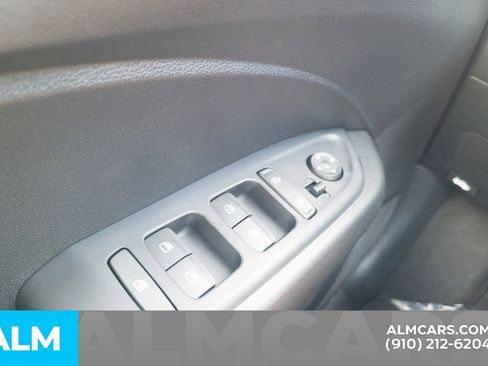 Used 2025 Hyundai Venue SEL FWD image 30