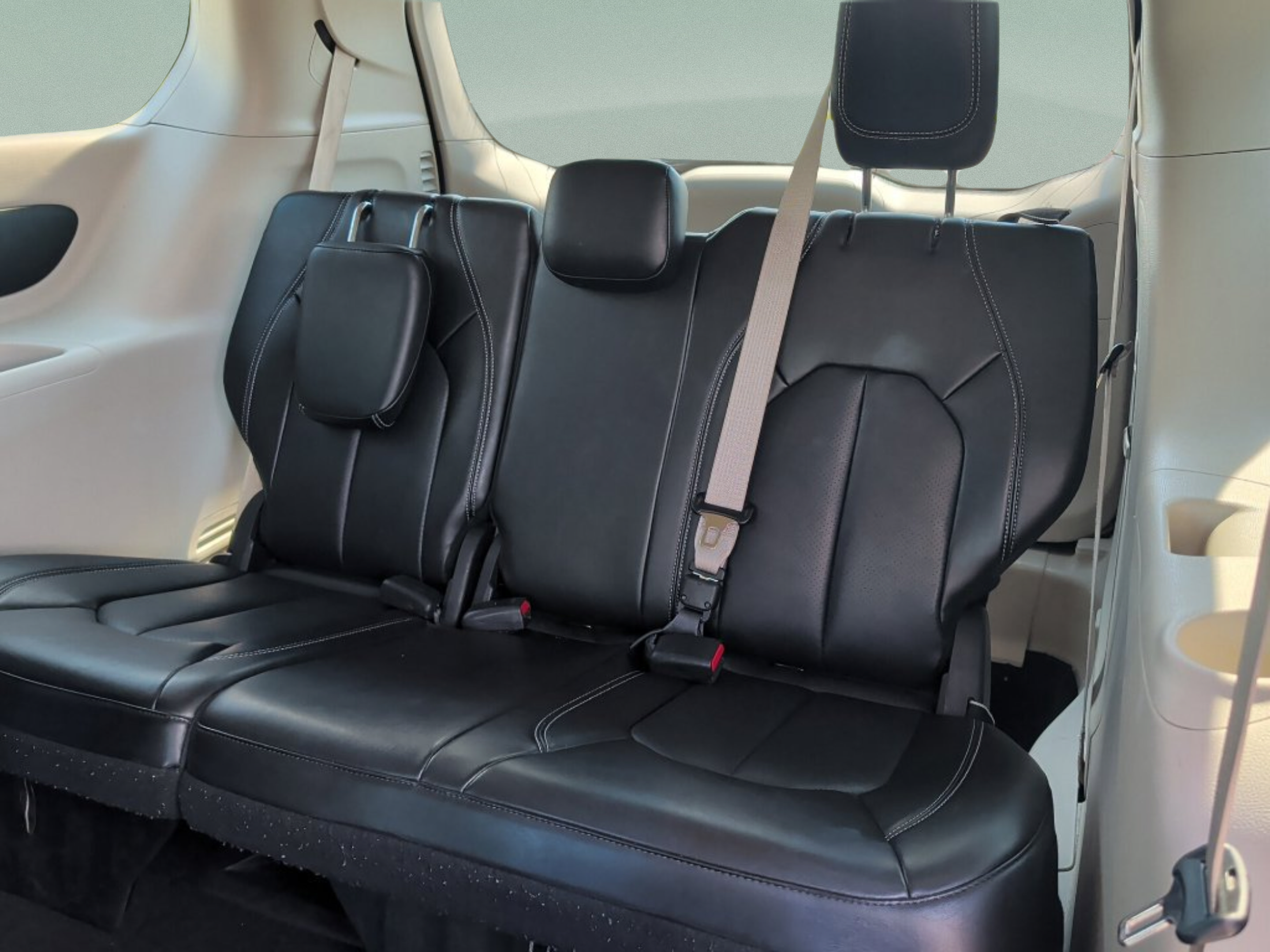 Used 2024 Chrysler Pacifica Limited FWD image 49